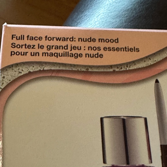 CLINIQUE Full Face Forward Nude Mood Makeup 5 Piece Set - Picture 5 of 11